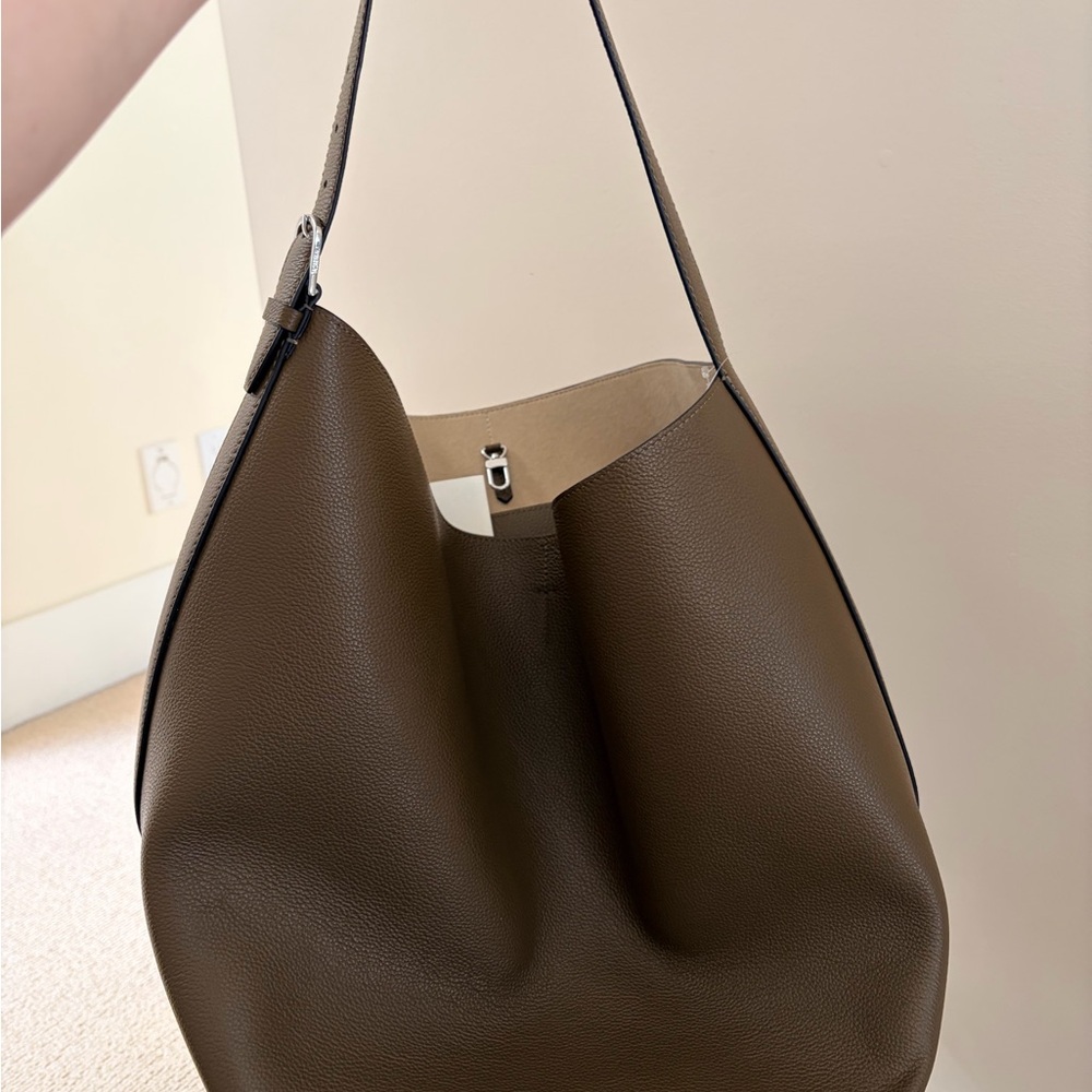 TOTEME Taupe Leather Tote Bag - Women - Picture 2 of 10